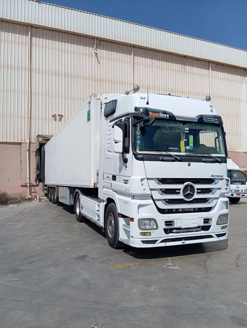 شاحنة نقل بري 1